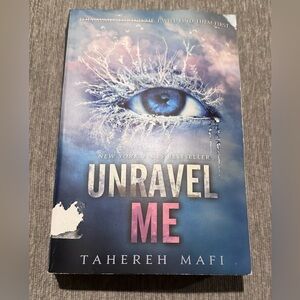 Unravel Me Book part of the Shatter Me Series- Tahereh Mafi